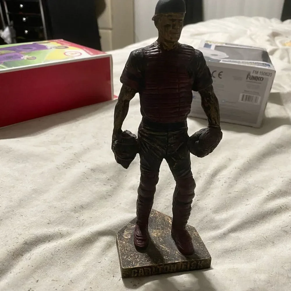 CARLTON FISK CHICAGO WHITE SOX VINTAGE COLLECTIBLE STATUE.